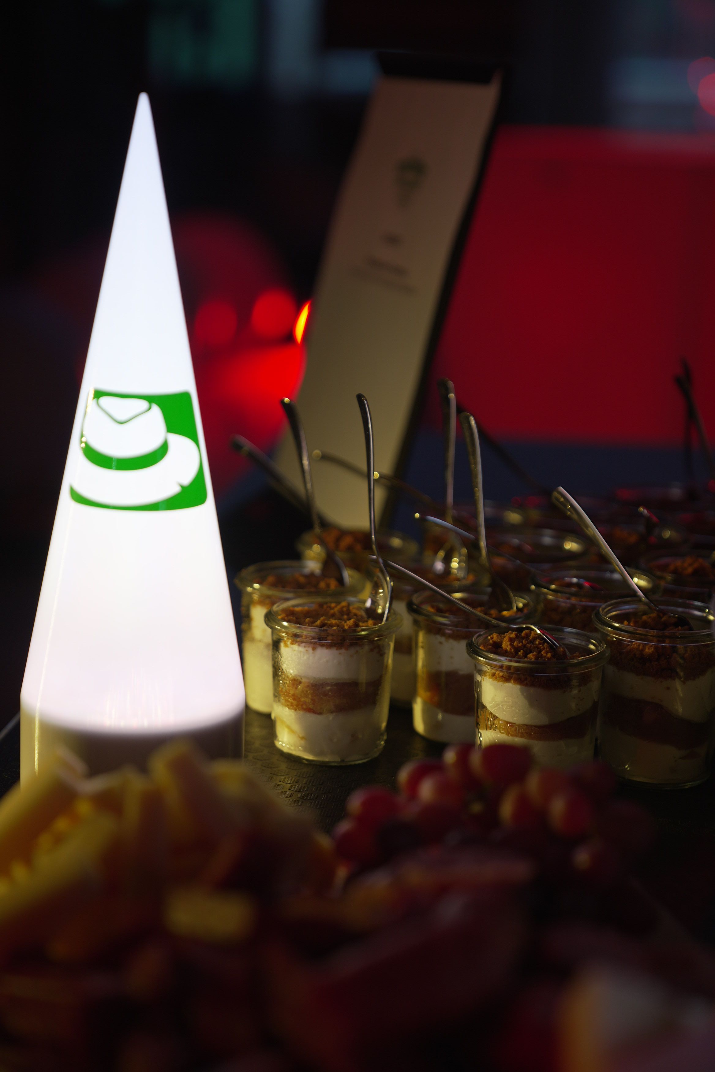 eventLED | Tischleuchte | ConeDome 8er-Set mit Logo